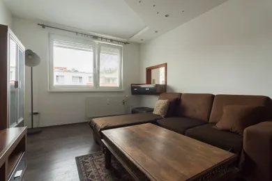 Na prenájom 2-izbový byt, 52 m², Bratislava-Petržalka, Medveďovej