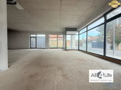Na predaj komerčné, 152 m², Piešťany, Mojmírova