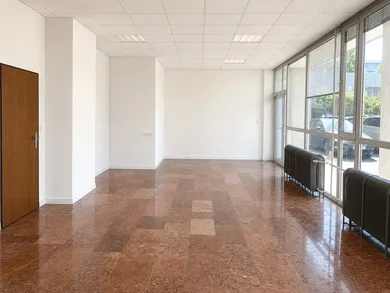 Na prenájom komerčné, 72 m², Bratislava-Ružinov, Drieňová
