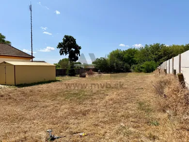 Na predaj pozemok, Marcelová