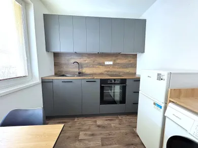 Na prenájom 1-izbový byt, 40 m², Poprad, Joliota Curie