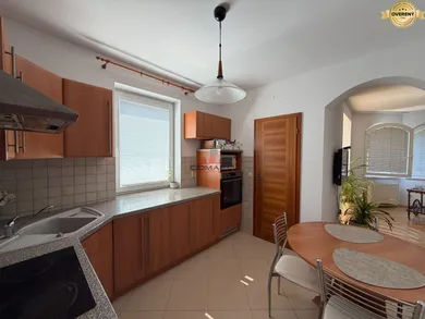 Na predaj 5-izbový dom, 208 m², Piešťany, J. Záborského