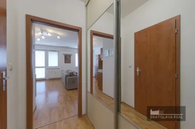 Na prenájom 1-izbový byt, 42 m², Bratislava-Podunajské Biskupice