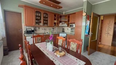 Na predaj 7-izbový dom, 300 m², Žabokreky nad Nitrou