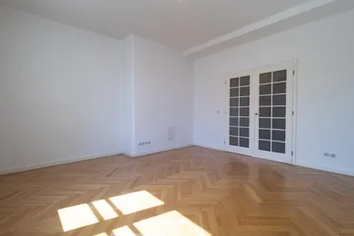 Na predaj 3-izbový byt, 112 m², Bratislava-Staré Mesto, Okánikova
