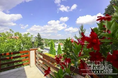 Domy na prenájom 8-izbový, Bratislava-Nové Mesto · €2 200