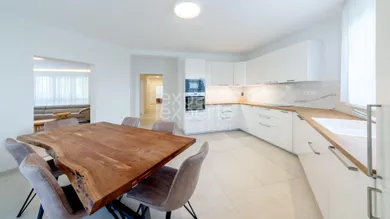 Na prenájom 4-izbový byt, 143 m², Bratislava-Staré Mesto