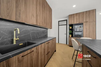 Na predaj 2-izbový byt, 83 m², Bratislava-Staré Mesto, Panská