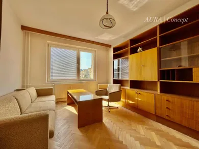 Na prenájom 1-izbový byt, 37 m², Považská Bystrica, Stred