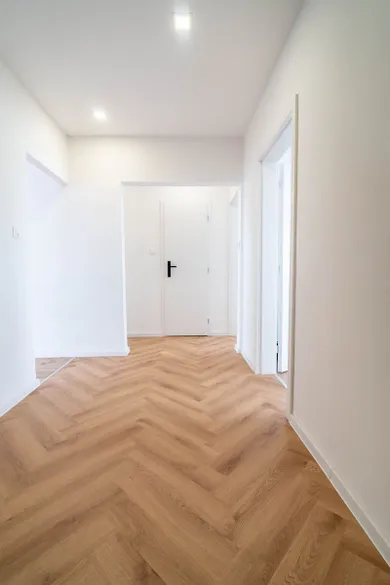 Na prenájom 3-izbový byt, 76 m², Dunajská Streda, Nám. priateľstva