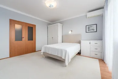 Na predaj 3-izbový byt, 68 m², Bratislava-Devínska Nová Ves