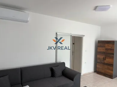 Na prenájom 2-izbový byt, 60 m², Nitra, frana mojtu