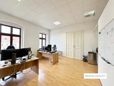 Na predaj komerčné, Banská Bystrica, Námestie SNP