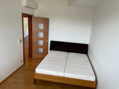 Na prenájom 4-izbový byt, 186 m², Bratislava-Staré Mesto