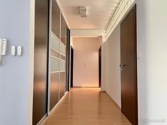 Na prenájom 5-izbový dom, 450 m², Bratislava-Rusovce, Septímiová