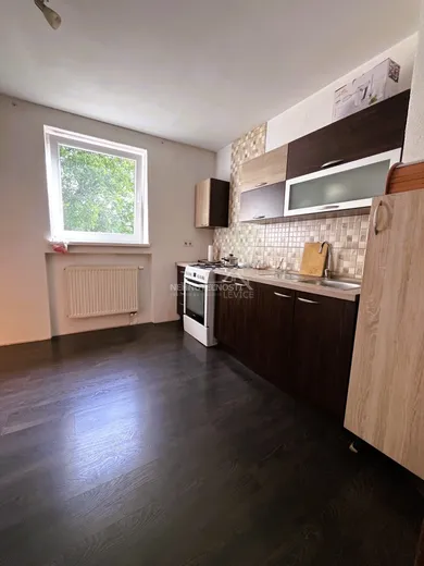 Na predaj 4-izbový dom, 180 m², Malé Kozmálovce