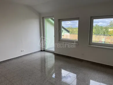 Na prenájom 2-izbový byt, 47 m², Šurany, Kostolná
