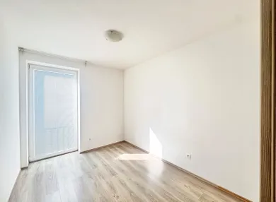 Na prenájom 3-izbový byt, 65 m², Dunajská Streda, Športová