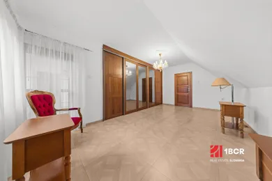 Na predaj 5-izbový dom, 400 m², Dunajská Streda