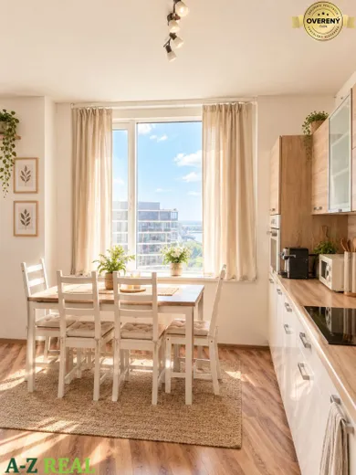 Na prenájom 3-izbový byt, 81 m², Bratislava-Staré Mesto, Landererova