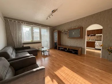 Квартиры в аренду, 3-комнатные, Bratislava-Karlova Ves · €800
