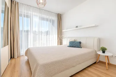 Na prenájom 2-izbový byt, 56 m², Bratislava-Nové Mesto