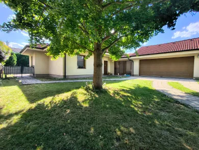 Domy na predaj, Bratislava-Podunajské Biskupice · €550 000
