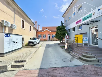 Na prenájom komerčné, 30 m², Holíč