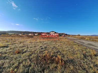 Na predaj pozemok, Budimír