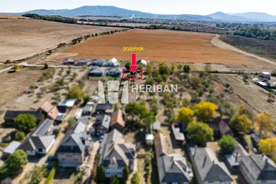 Na predaj pozemok, 650 m², Bačkovík, -
