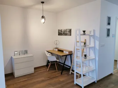 Na prenájom 2-izbový byt, 43 m², Trnava, Novomestská