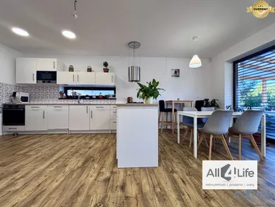 Na predaj 4-izbový dom, 211 m², Krakovany, Veterná