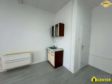 Na prenájom komerčné, 20 m², Komárno