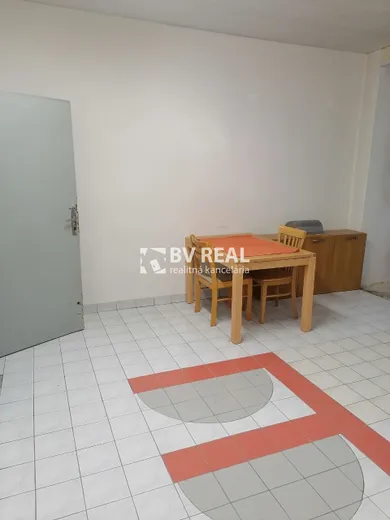 Na prenájom 4-izbový byt, 97 m², Žiar nad Hronom