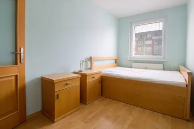 Na prenájom 2-izbový byt, 52 m², Bratislava-Petržalka, Farského