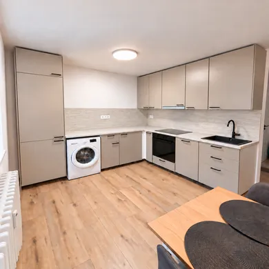 Na prenájom 1-izbový byt, 43 m², Prešov, Magurská