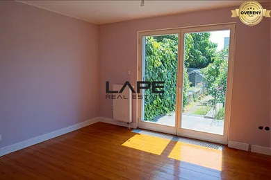 Na predaj 5-izbový dom, 150 m², Bratislava-Ružinov, Stredná