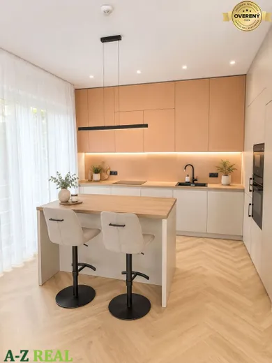 Na prenájom 4-izbový byt, 130 m², Bratislava-Nové Mesto, Royova