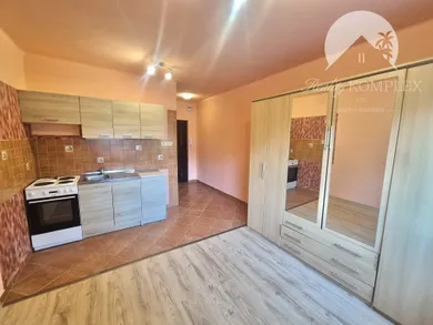 Mieszkania na sprzedaż, 1-pokojowe, Komárno · €67 900