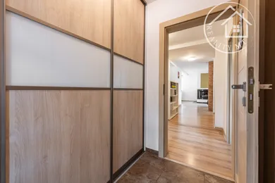 Na predaj 5-izbový dom, 168 m², Necpaly, -