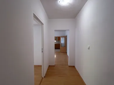 Na prenájom 3-izbový byt, 74 m², Bratislava-Ružinov, Kohútova