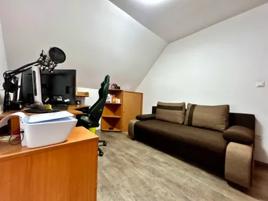Na predaj 3-izbový dom, 81 m², Petofi Sandor