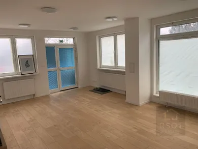 Komerčné priestory na predaj, Bratislava-Dúbravka · €159 900