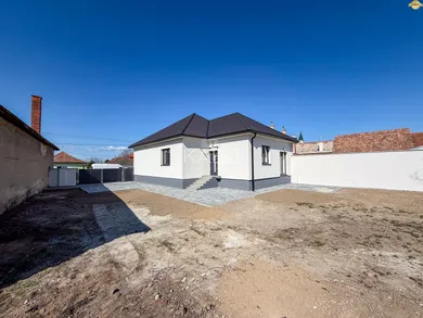 Domy na sprzedaż, 4-pokojowe, Oponice · €209 000