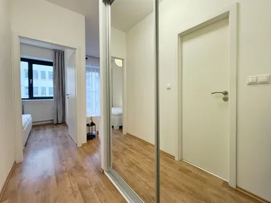 Na prenájom 2-izbový byt, 37 m², Bratislava-Staré Mesto, Suché mýto