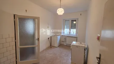 Na predaj 4-izbový dom, 100 m², Nové Zámky