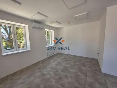 Na prenájom objekt, 37 m², Hlohovec, Pribinova
