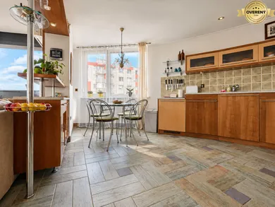 Na prenájom 2-izbový byt, 72 m², Bratislava-Karlova Ves, Matejkova