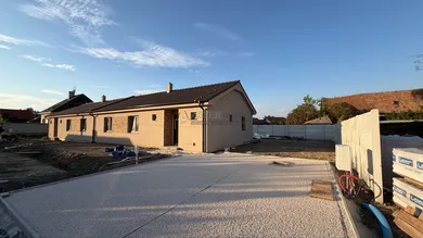 Na predaj dom, 101 m², Nové Zámky, Gúgska