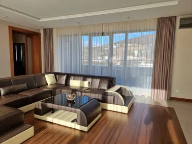 Na prenájom 4-izbový byt, 149 m², Nitra, Dolnohorská